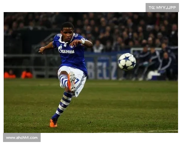 法尔范在沙尔克04的战术角色与场上位置分析及其对球队整体表现的影响