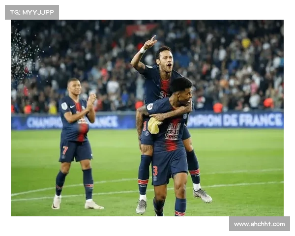 巴黎圣日耳曼与马赛激情对决 球迷齐聚激情燃烧的足球盛宴 巴黎圣日耳曼与马赛激情对决 球迷齐聚激情燃烧的足球盛宴