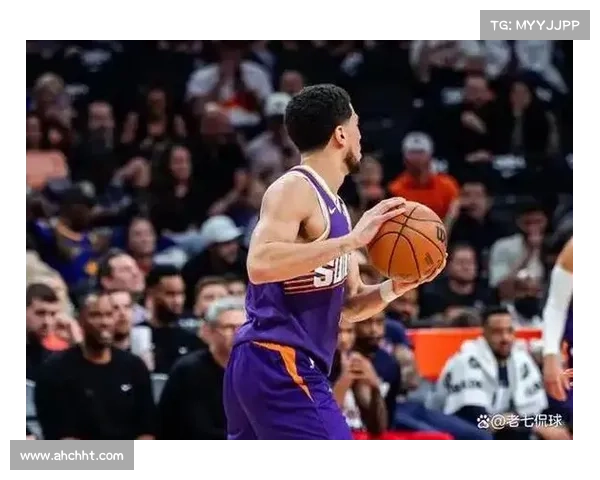 布克如何在比赛中通过激励提升队友士气并引领球队向胜利进发